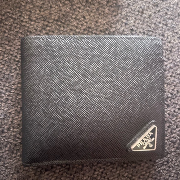 prada wallet - Picture 2 of 6